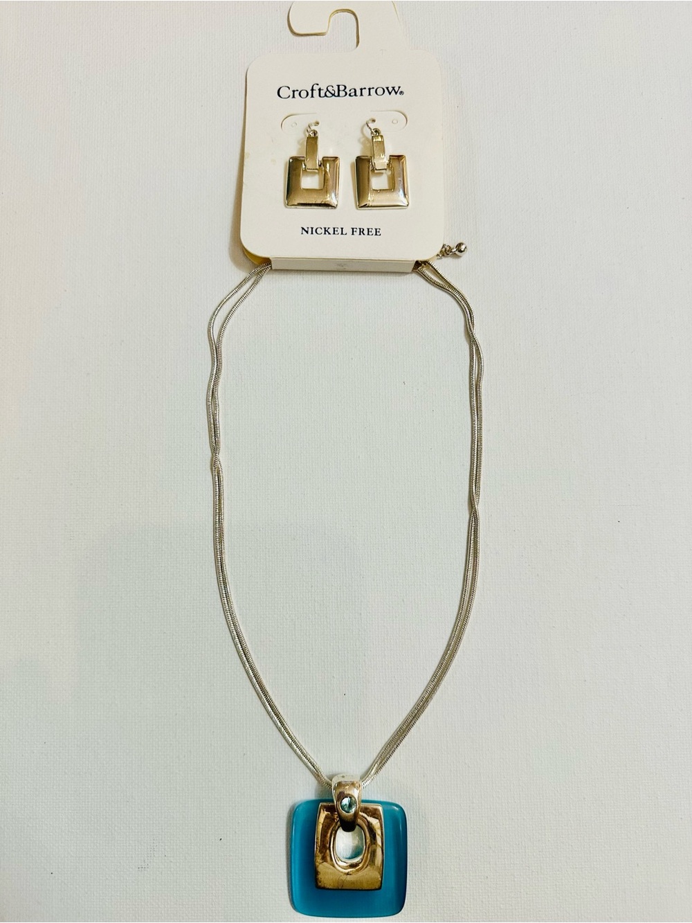 NWT Croft & Barrow Blue & Silver Pendant Necklace Earrings Set